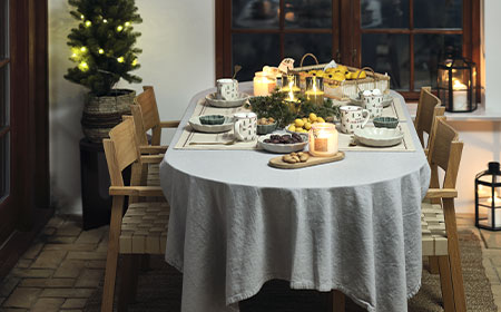 Stół przygotowany na kolacje świąteczną 