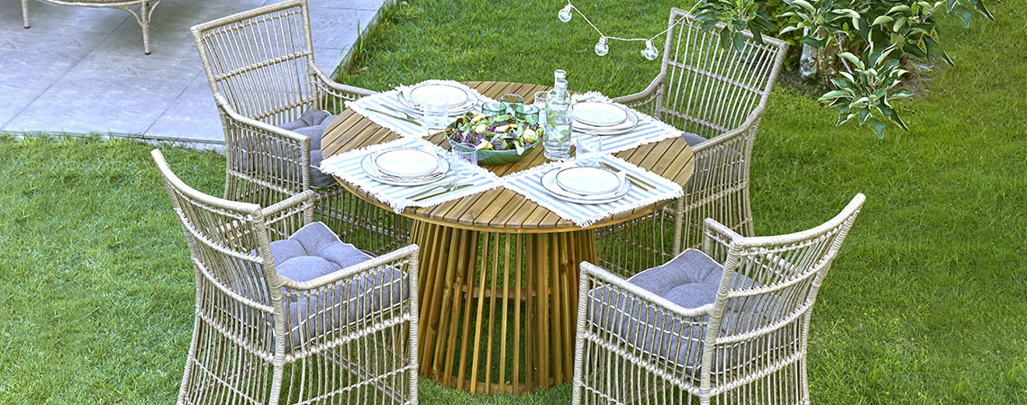okrągły stół ogrodowy i 4 krzesła ogrodowe 