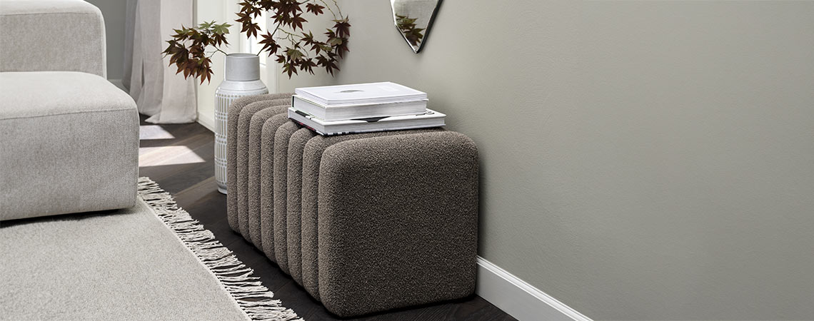 Ławka do przedpokoju w kolorze ciemnego piasku 