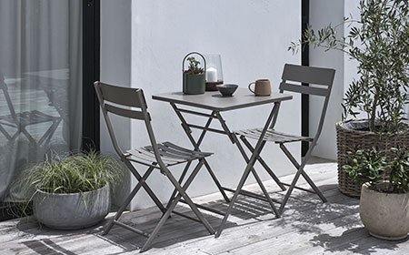 Jak udekorować mały balkon lub taras? 