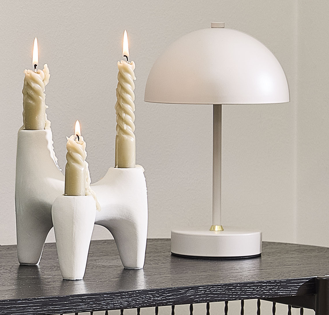 Świecznik VIGNIR, świece BALDUR i lampa na baterie KENT Lampa na baterie i świecznik ze skręconymi świecami
