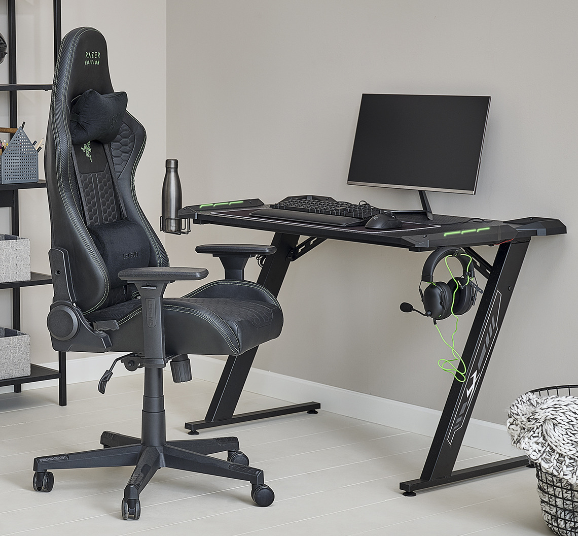 Biurko komputerowe LINDHOLM i fotel gamingowy TYPE Z RAZER Biurko do gier z oświetleniem LED i uchwytem na kubek