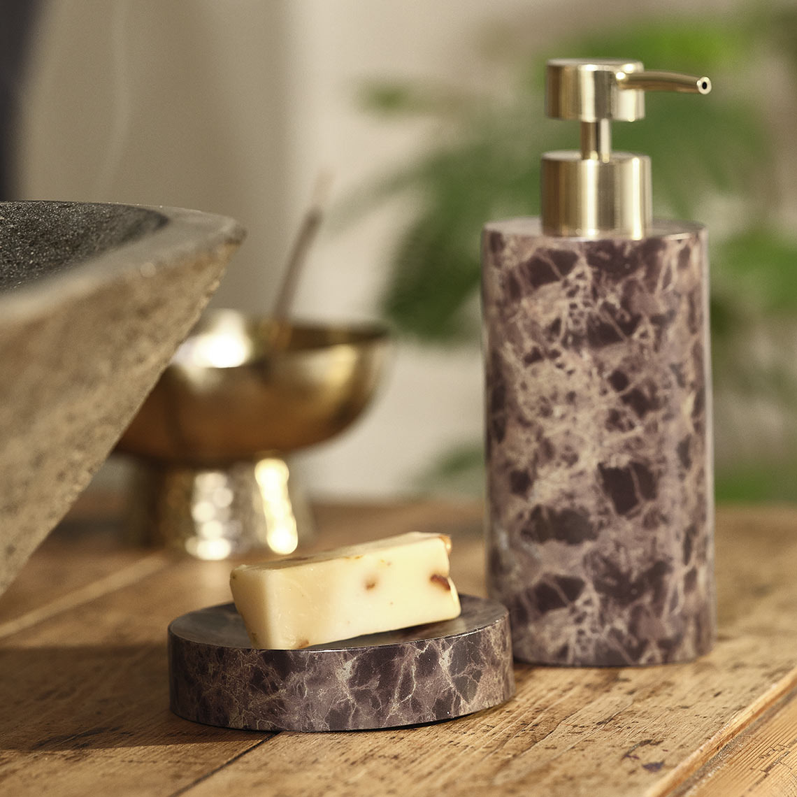 Akcesoria łazienkowe w stylu marmurowym