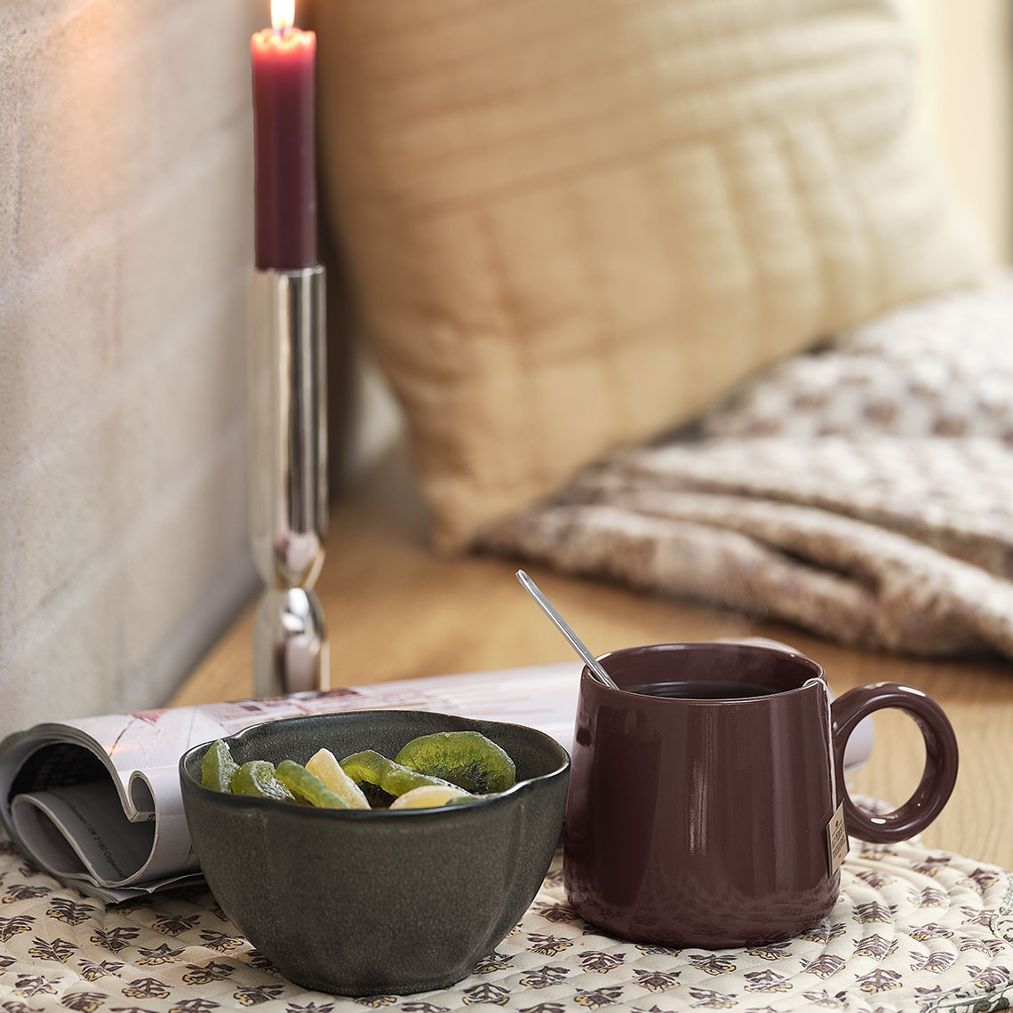 Miska i kubek na podkładce