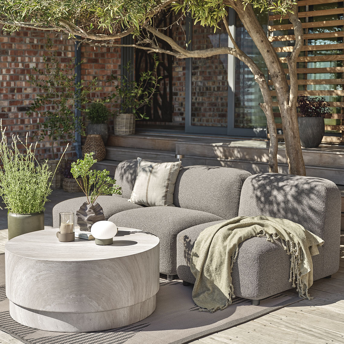 Moduły wypoczynkowe TANE połączone w sofę wypoczynkową Sofa wypoczynkowa zbudowana z modułów wypoczynkowych