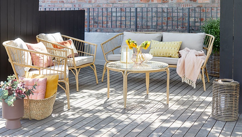 Lounge set with planter, garden lantern and cushions 