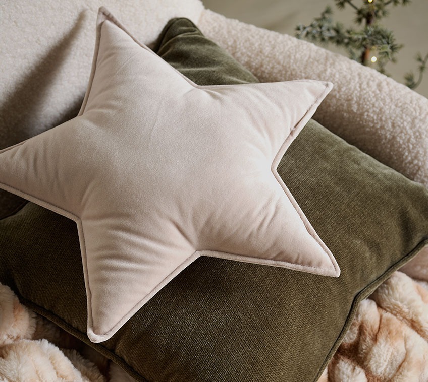 Welurowa poduszka w kształcie gwiazdy, ciemnozielona poduszka i koc ze sztucznej skóry. 