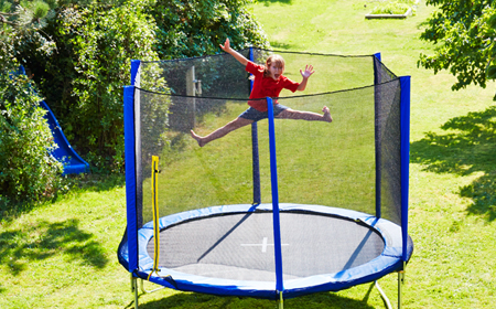Ćwiczenia na trampolinie poprawią umiejętności ruchowe Twojego dziecka 
