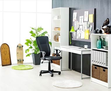 Eleganckie krzesło biurowe z biurkiem